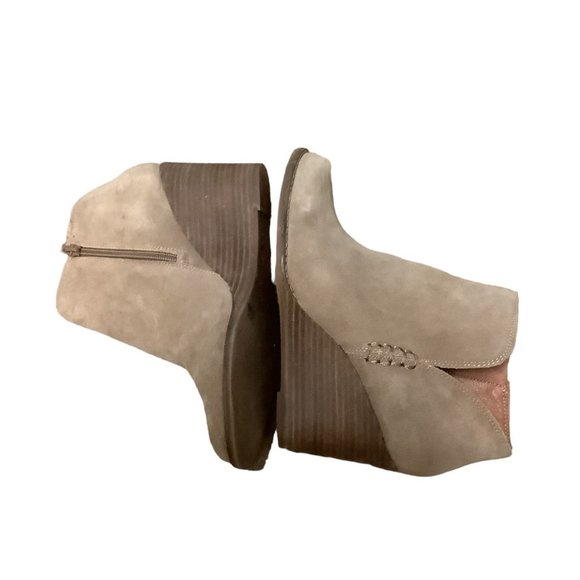 LUCKY BRAND Tan Wedge Side Zip Almond Toe Bootie-Size 8.5 - Picture 4 of 9